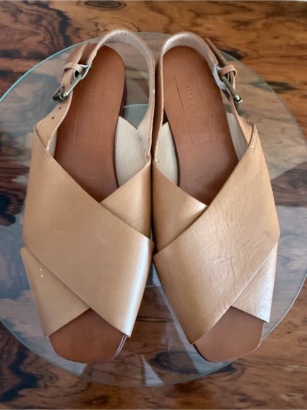 EITHER / OR The Crossband Sandal in cognac size 8